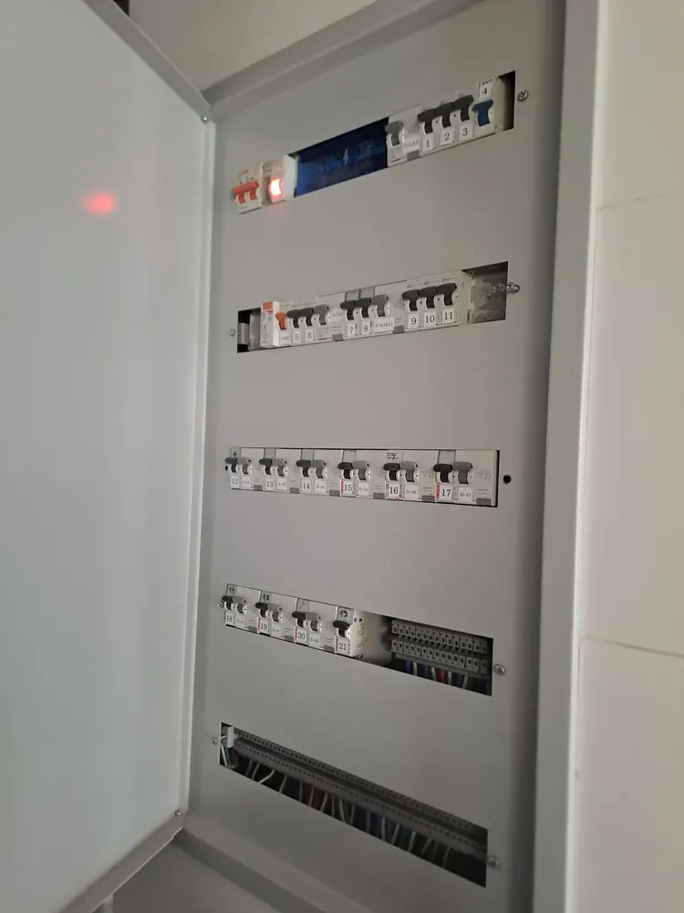Tablero eléctrico nuevo terminado y entregado en la casa de Lo Barnechea